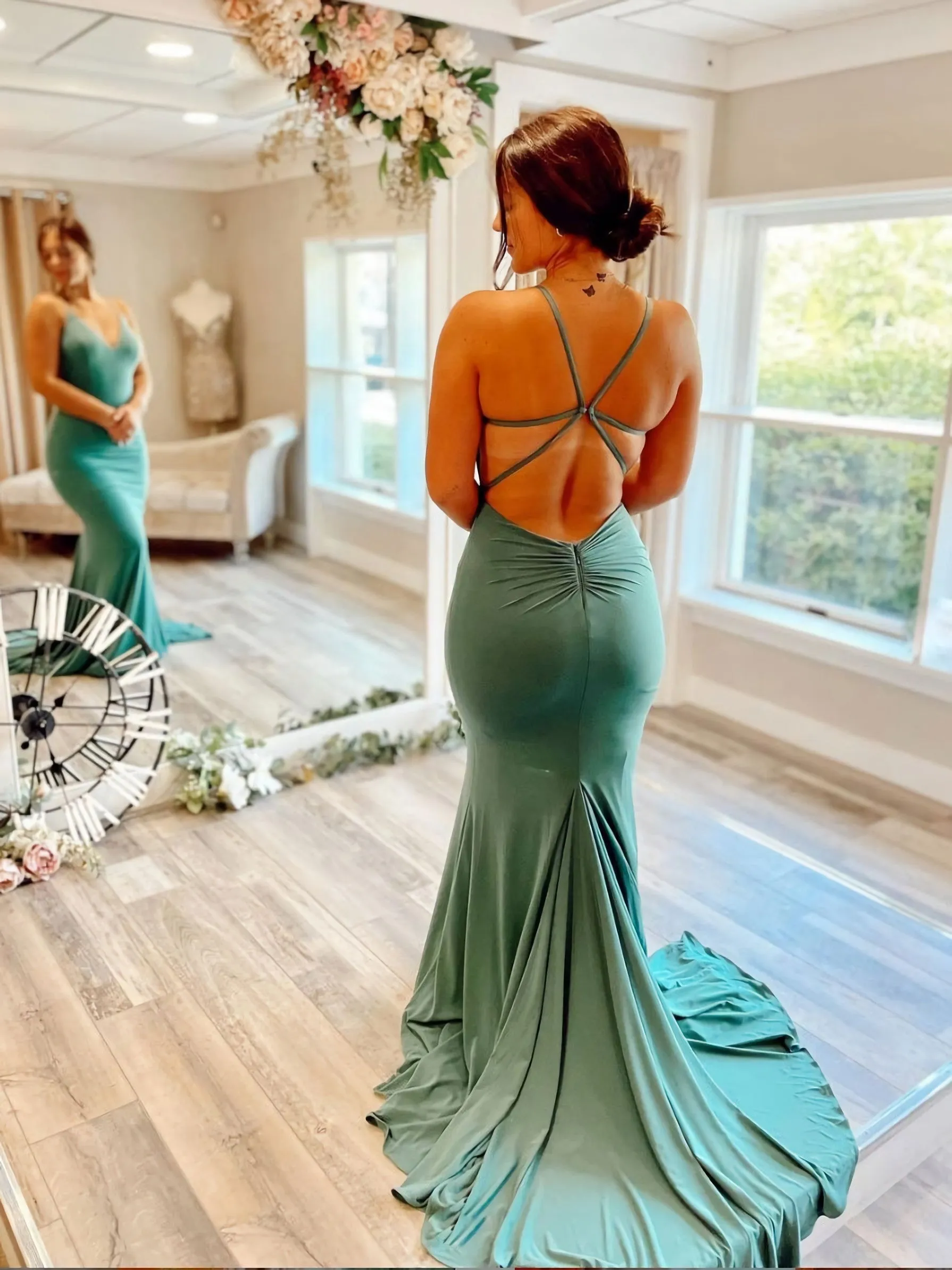 Sexy Green V Neck Mermaid Long Prom Dresses